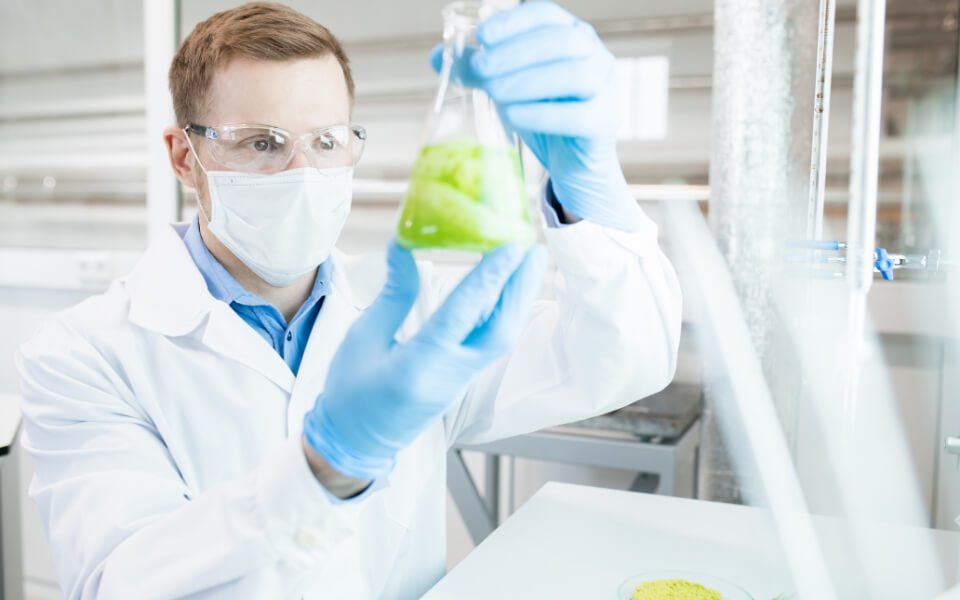 O que é feito na análise foliar?